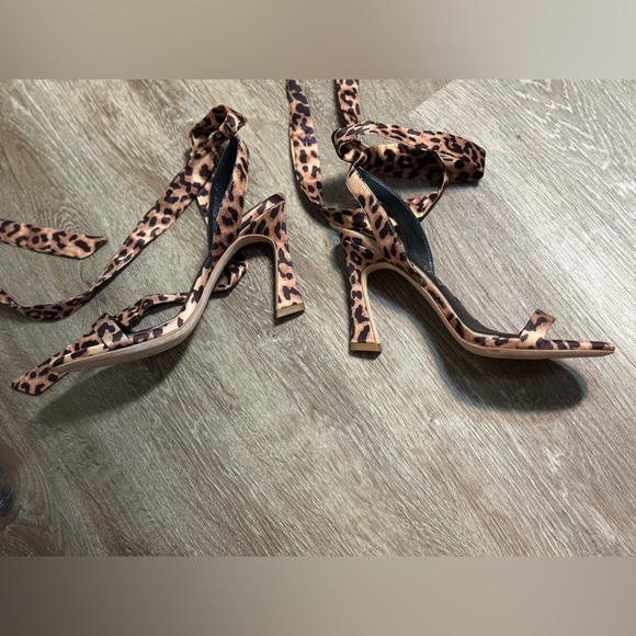 Deltan Makenna Jaguar Print Ankle Wrap
Dress Sandals women size 7.5 - Picture 11 of 17